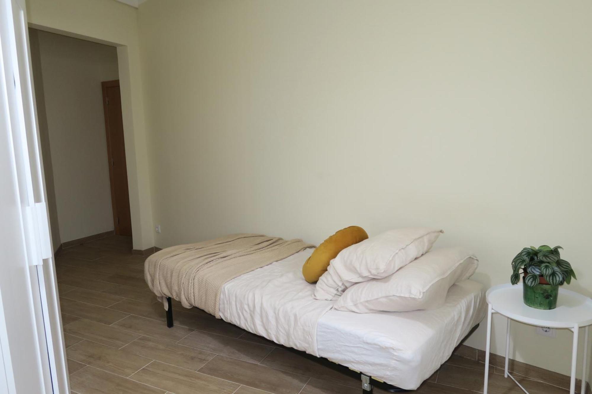 Cosmopolitan - Ground Floor Homestay *