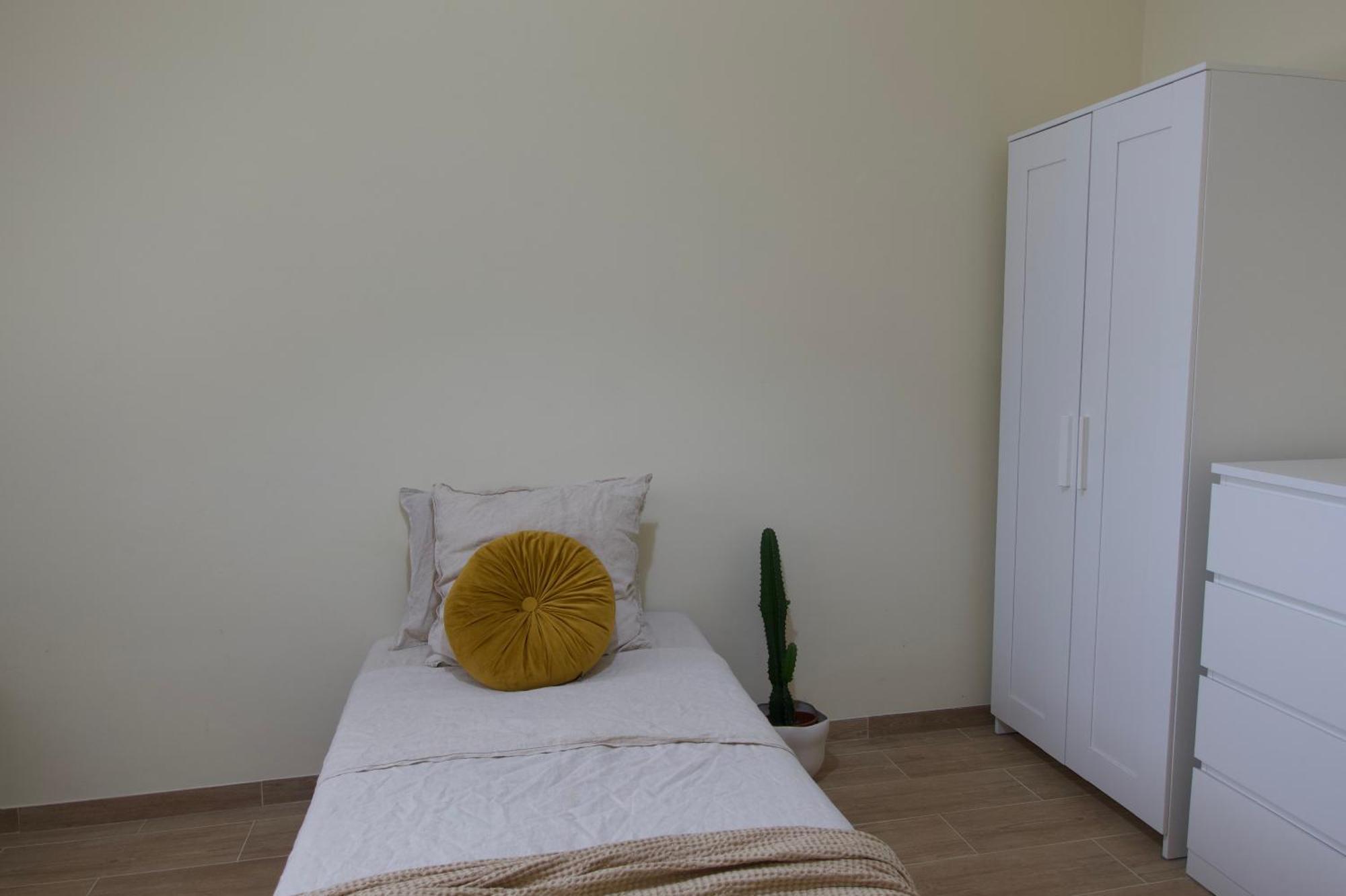 Cosmopolitan - Ground Floor Homestay *